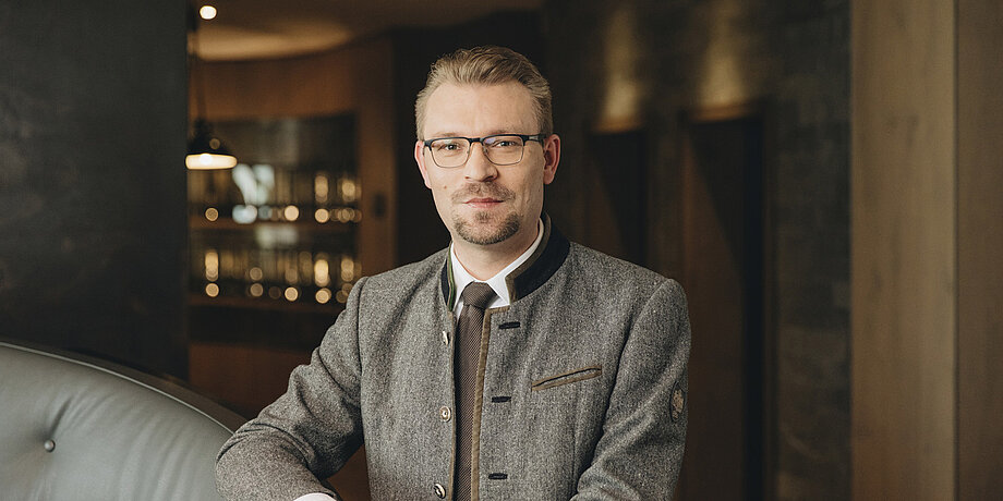 Ein Portrait von Christian Wimmer, Rooms Division Manager im Löwen Hotel Montafon