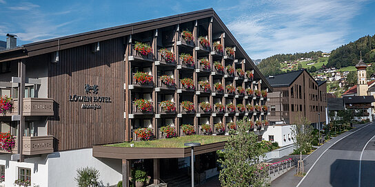 Aussenansicht Löwen Hotel Montafon