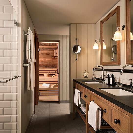Badezimmer mit Sauna, Löwen Hotel Montafon